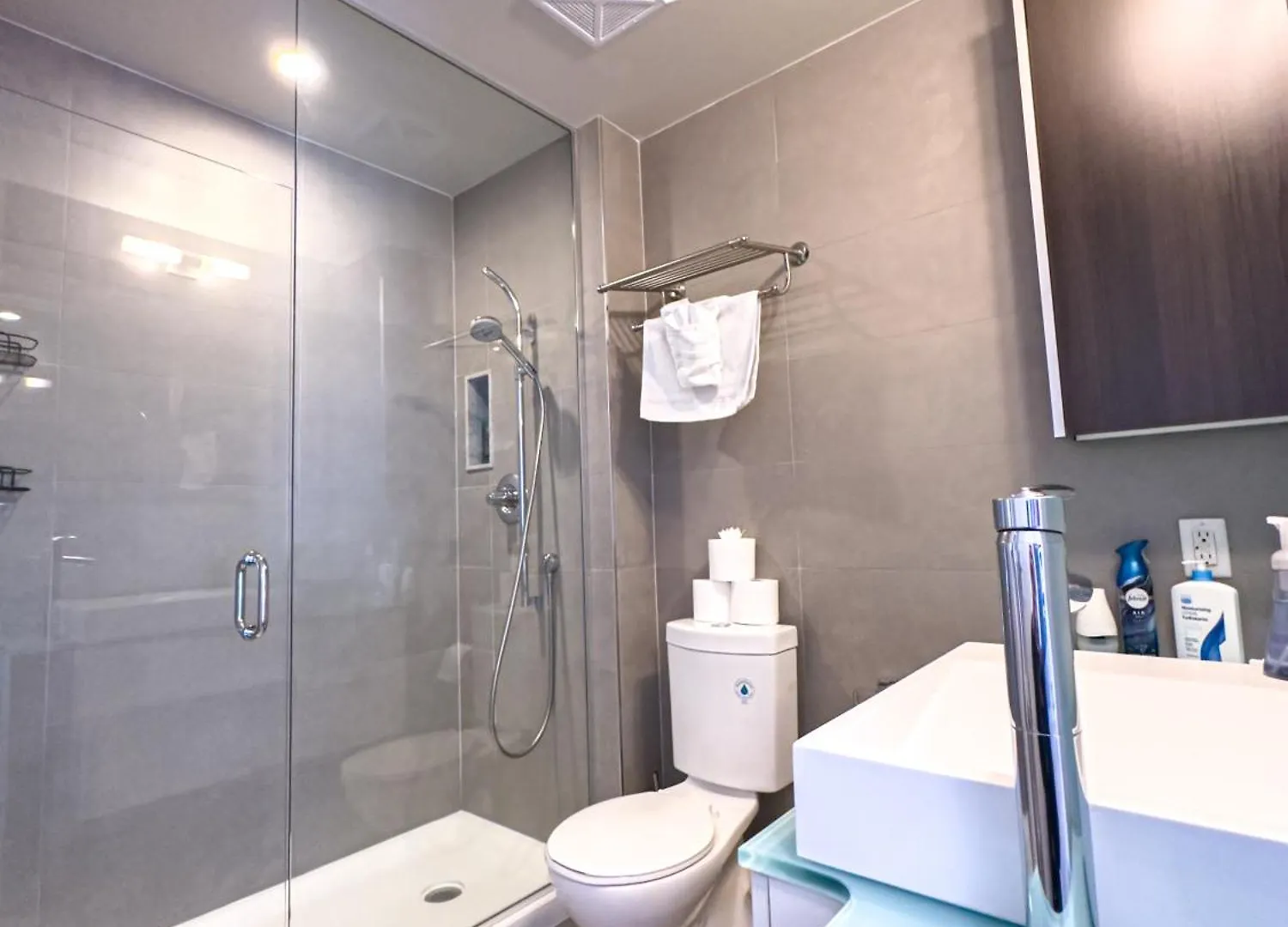 Appartement Comfort Front Suites Cn Tower View & Free Parking Toronto